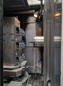 interno-del-cdl-orizzontale-pallettizzato-doosan-hp-5100