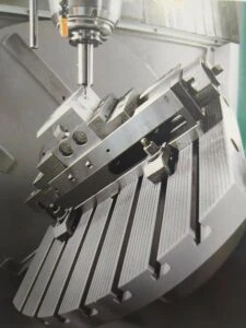 lavorazione-sul-centro-di-lavoro-universale-deckel-maho-dmu-50m