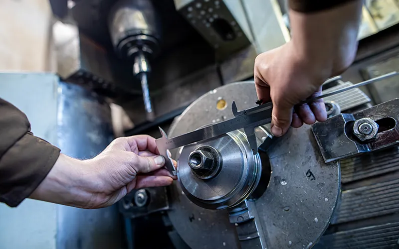 retrofitting-macchine-cnc-hermle